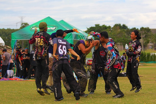 现得不如人 现得不如人